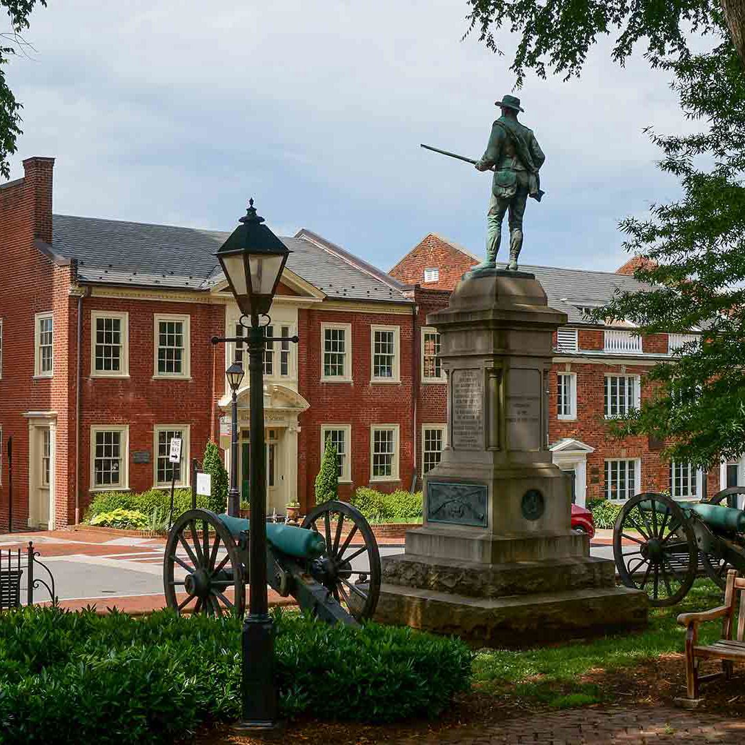 Virginia Holidays 2025 / 2025 Travelbag