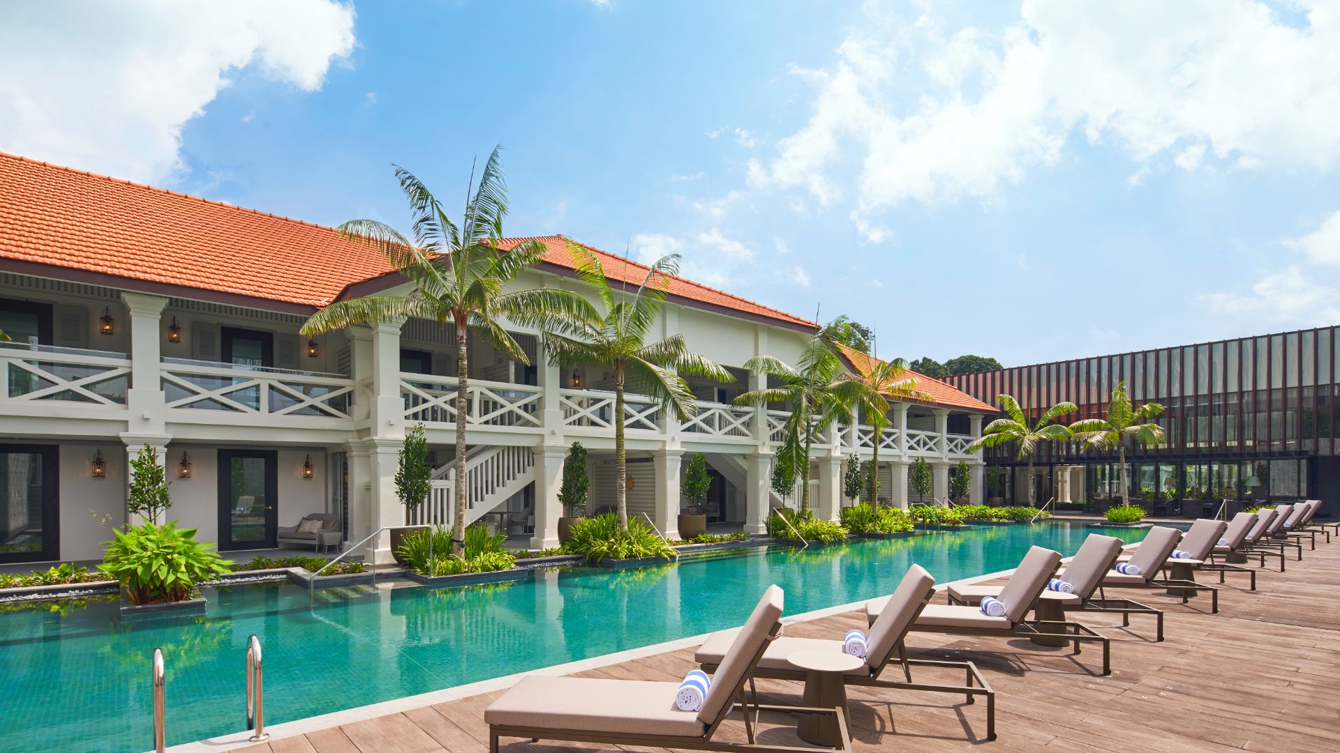 The Barracks Hotel Sentosa 2024 / 2025 Travelbag