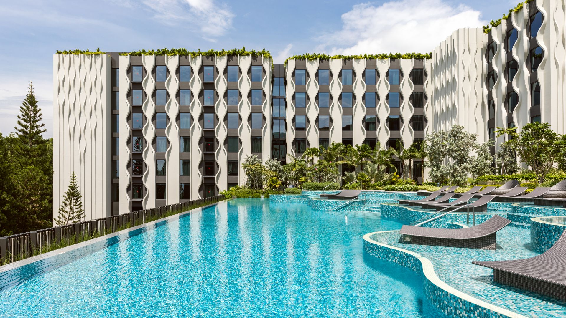 Village Hotel Sentosa 2024 / 2025 Travelbag